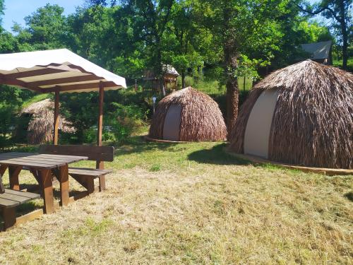 Camping du Domaine de Senaud - Case ZULU - Photo 1