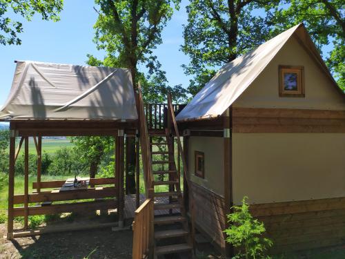 Camping du Domaine de Senaud - Family perched hut - Photo 1