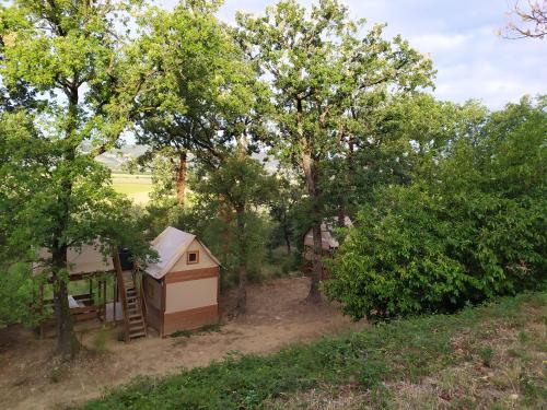 Camping du Domaine de Senaud - Family perched hut - Photo 9