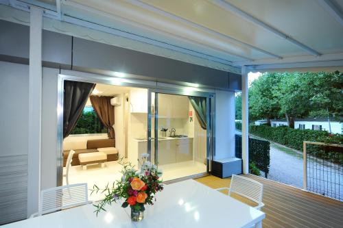 PARCO DELLE PISCINE - Mobilhome Lux 2 bathrooms - Photo 2