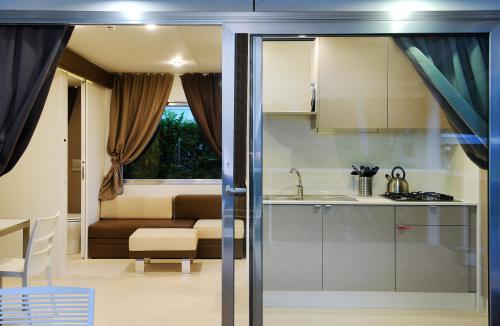 PARCO DELLE PISCINE - Mobilhome Lux 2 bathrooms - Photo 5