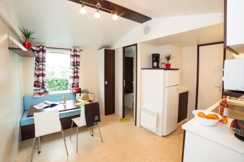 Camping Sandaya Les Tamaris - Cottage (2 bedrooms) ** - Photo 2