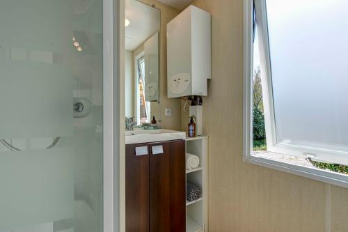 Camping Sandaya Les Tamaris - Cottage (2 bedrooms) ** - Photo 4
