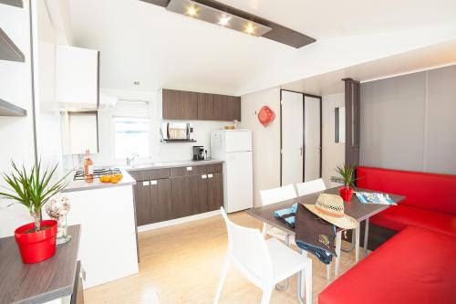Camping Sandaya Les Tamaris - Cottage (3 bedrooms)** - Photo 2
