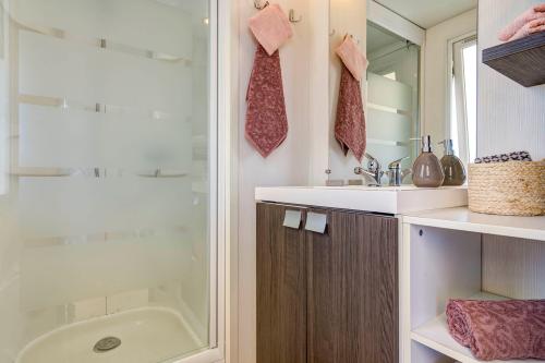 Camping Sandaya Les Tamaris - Cottage (3 bedrooms)** - Photo 7