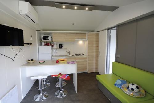 Camping Sandaya Les Tamaris - Cottage (2 bedrooms) air-conditioning + 2 bathrooms **** - Photo 2