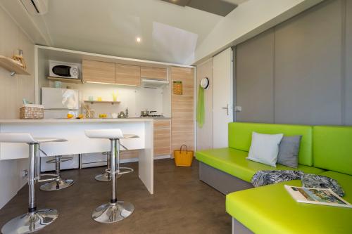 Camping Sandaya Les Tamaris - Cottage (2 bedrooms) air-conditioning + 2 bathrooms **** - Photo 9