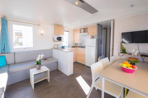 Camping Sandaya Les Tamaris - Cottage (3 bedrooms) + air-conditioning + 2 bathrooms **** - Photo 2