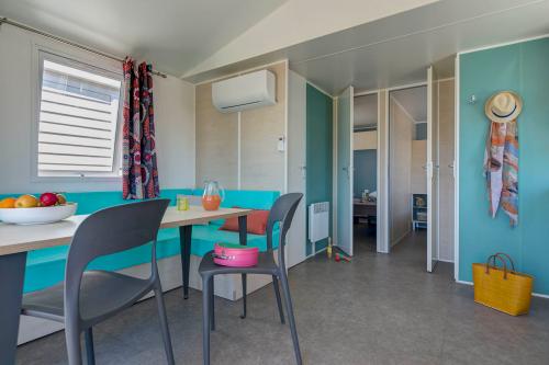 Camping Sandaya Les Tamaris - Cottage (2 bedrooms) air-conditioning*** - Photo 4