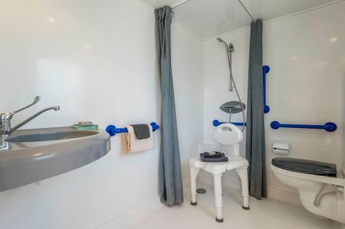 Camping Sandaya Les Tamaris - Cottage 2 bedrooms *** adapted to the people with reduced mobility - Photo 5