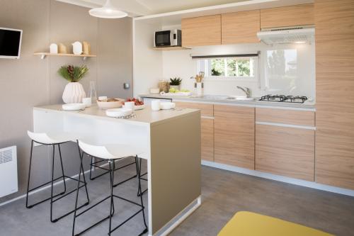 Camping Sandaya Domaine du Verdon - Mobile home - 2 bedrooms - 2 bathrooms + WC - air-conditioning **** - Photo 3