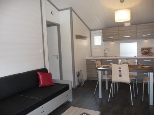 Camping LANDES OCEANES - Chalet Grand Confort 3 bedrooms - Photo 3