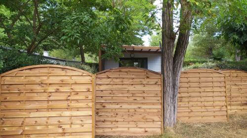 Flower Camping La Rivière - Chalet Cajou Confort 1 bedroom + sheltered terrace 9m² - Photo 4