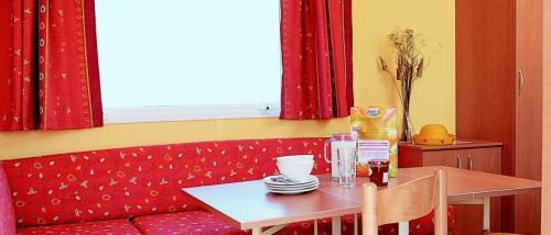 Flower Camping La Rivière - Mobil-Home Eco 29m² (2 bedrooms) + sheltered terrace - Photo 2