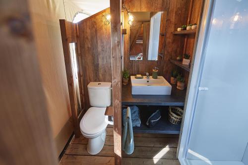 Flower Camping La Rivière - On piles Lodge Confort 34m² (2 bedrooms) with covered terrace 10m² - Photo 5