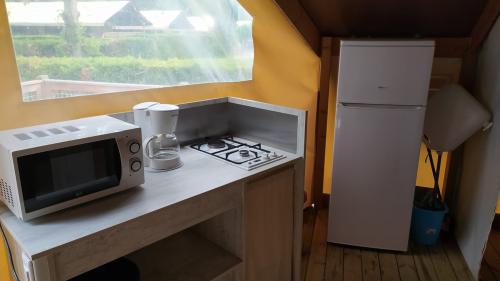 Flower Camping La Rivière - Canvas Ecolodge Standard 21m² - 2 bedrooms (without toilet blocks) - Photo 6
