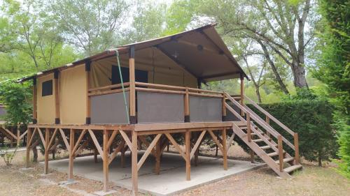 Flower Camping La Rivière - Lodge on piles Confort 30m² (2 bedrooms) sheltered terrace 10m² (without toilet blocks) - Photo 1