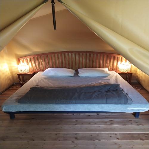 Flower Camping La Rivière - Lodge on piles Confort 30m² (2 bedrooms) sheltered terrace 10m² (without toilet blocks) - Photo 4