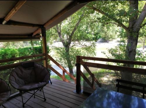 Flower Camping La Rivière - Lodge on piles Confort+ 46m² (2 bedrooms) sheltered terrace 10m² - without toilet blocks - Photo 4