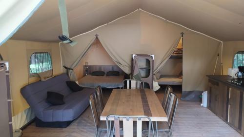 Flower Camping La Rivière - Lodge on piles Confort 46m² (2 bedrooms) sheltered terrace 10m² - without toilet blocks - Photo 4