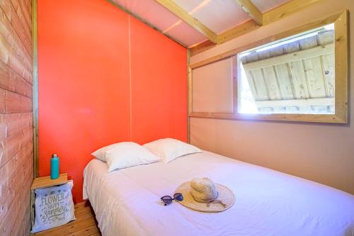 Flower Camping Les Paludiers - Sweetflower on stilts Premium 43m² (2 bedrooms) with terrace 11m² + TV + sheets included - Photo 5