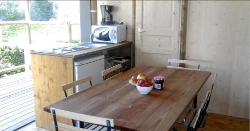 Flower Camping Les Paludiers - Cabane Lodge on piles Standard 34m² (2 bedrooms) - sheltered terrace 11m² - Photo 2
