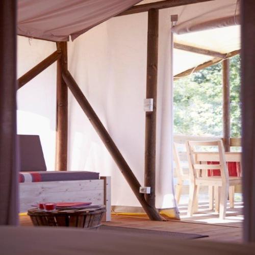 Flower Camping Les Paludiers - Cabane Lodge on piles Standard 34m² (2 bedrooms) - sheltered terrace 11m² - Photo 3