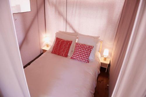 Flower Camping Les Paludiers - Cabane Lodge on piles Standard 34m² (2 bedrooms) - sheltered terrace 11m² - Photo 4