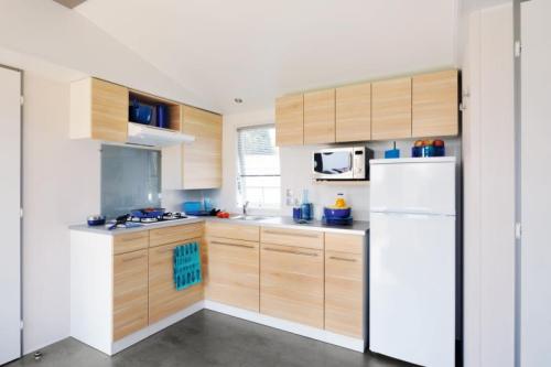 Flower Camping Les Paludiers - Mobile home Comfort 31m² (3 bedrooms) + sheltered terrace 18m² - Photo 3