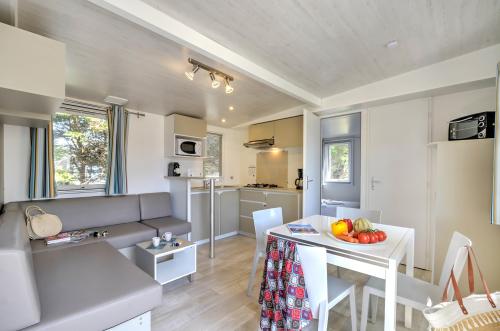 Flower Camping Les Paludiers - Mobile home Premium 30m² (2 bedrooms) + half-covered terrace + TV + Sheets - Photo 5