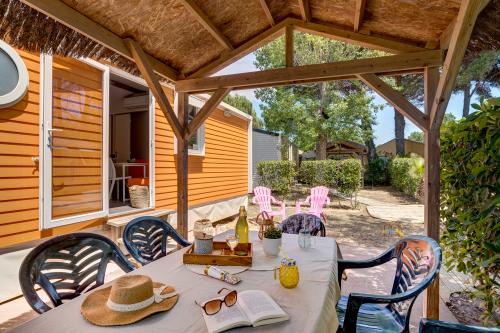 Camping Californie Plage - Mobile home CAYO COCO Supérieur about 27m² 2 rooms + terrace with pergola - Photo 5