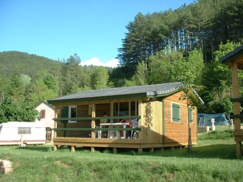 Camping La Cascade - Chalet CIRCAETE 3 bedrooms - Photo 2