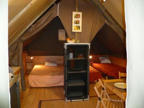 Camping La Cascade - ECOLODGE MARILOU 1 - without washblocks, without water, without heating - 20 m2 - - Photo 2