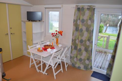 Camping l'Echo du Malpas - Mobile home confort 27m² (2 bedrooms) - terrace - Photo 7