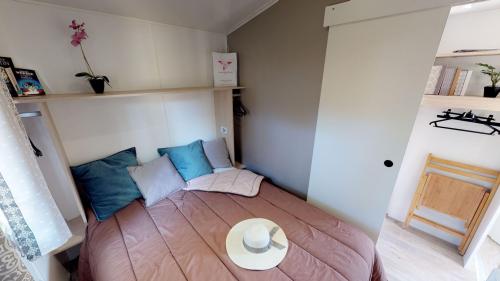 Camping Saint Disdille - Tithome (2 bedrooms) - Toilet andkitchen sink with cold water - Photo 1