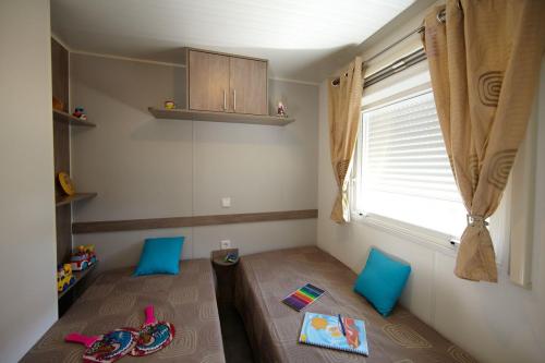 Camping Saint Disdille - Mobile Home EDELWEISS (5-10y.old) 31m² - covered terrace 15m² (2 bedrooms) - Photo 4