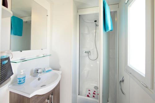 Camping Saint Disdille - Mobile Home EDELWEISS (5-10y.old) 31m² - covered terrace 15m² (2 bedrooms) - Photo 6