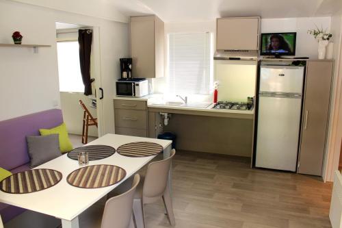 Camping Saint Disdille - Mobile Home PRM for disabled person (4-6 y.old) 35m² - covered terrace 15m² (2 bedrooms) - Photo 2