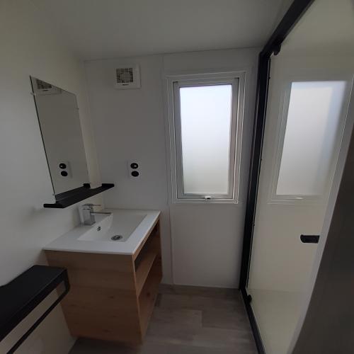 Camping les Brillas - Mobilhome Quattro 40m² ( 4 chambres ) Terrasse bois couverte et fermée - Photo 4