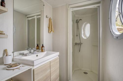 Camping Sandaya Blue Bayou - Cottage 2 bedrooms ** - Photo 5