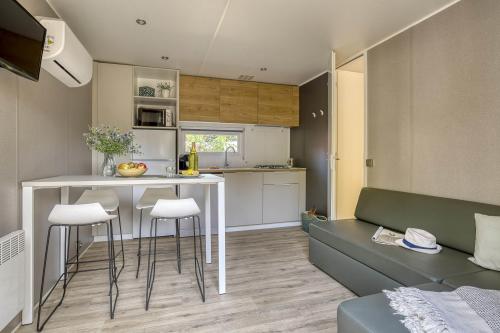 Camping Sandaya Blue Bayou - Cottage Carmin 2 bedrooms air-conditioning Premium - Photo 2