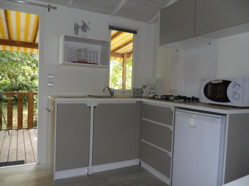 Camping Le Haut Salat - Mobile home Confort MIRABAT with covered terrace - Photo 2