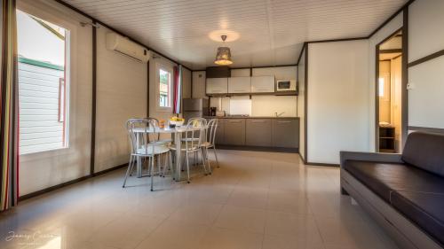Camping Vilanova Park - S-750 (by Vilanova Park) - Chalet 53m² - Photo 1