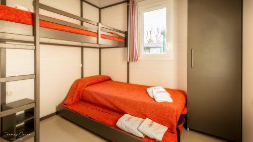 Camping Vilanova Park - S-750 (by Vilanova Park) - Chalet 53m² - Photo 3