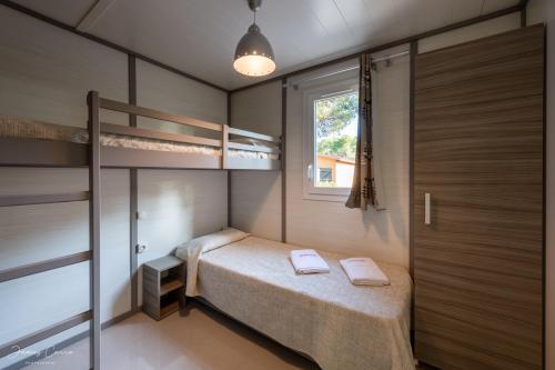 Camping Vilanova Park - S-400 (by Vilanova Park) - Chalet 46m² - Photo 5