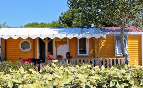 Camping Beau Rivage - KOAWA ESPACE PREMIUM 32m² Clim TV - 3 bedrooms with a view of the Bassin de Thau - Photo 1