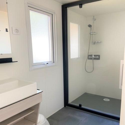 Koawa Camping Beau Rivage - Espace Premium 32m² - garden view - Klimaanlage + TV - Photo 6