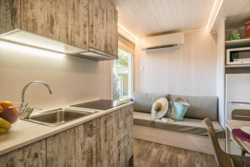 Stel Camping & Bungalow Resort - BUNGALOW STEL 3 NEW + Car - Photo 3