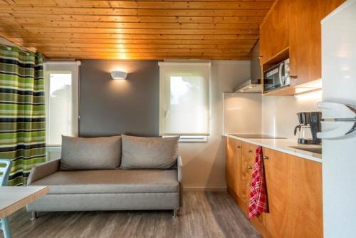 Stel Camping & Bungalow Resort - BUNGALOW STEL 4 Air-conditioning + Car/adapted to the people with reduced mobility - Photo 2