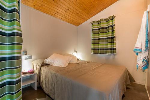 Stel Camping & Bungalow Resort - BUNGALOW STEL 4 Air-conditioning + Car/adapted to the people with reduced mobility - Photo 3